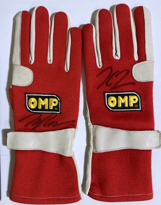 Lot 198 - FORMULA ONE / MOTORSPORT MEMORABILIA INC GLOVES.