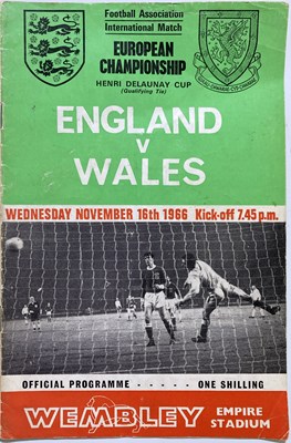 Lot 203 - ENGLAND 1966 FOOTBALL WORLD CUP WINNERS - SIGNED PROGRAMME