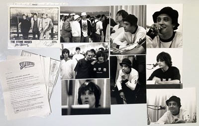 Lot 310 - THE STONE ROSES - SIGNED PHOTO AND ORIGINAL PRESS KIT.