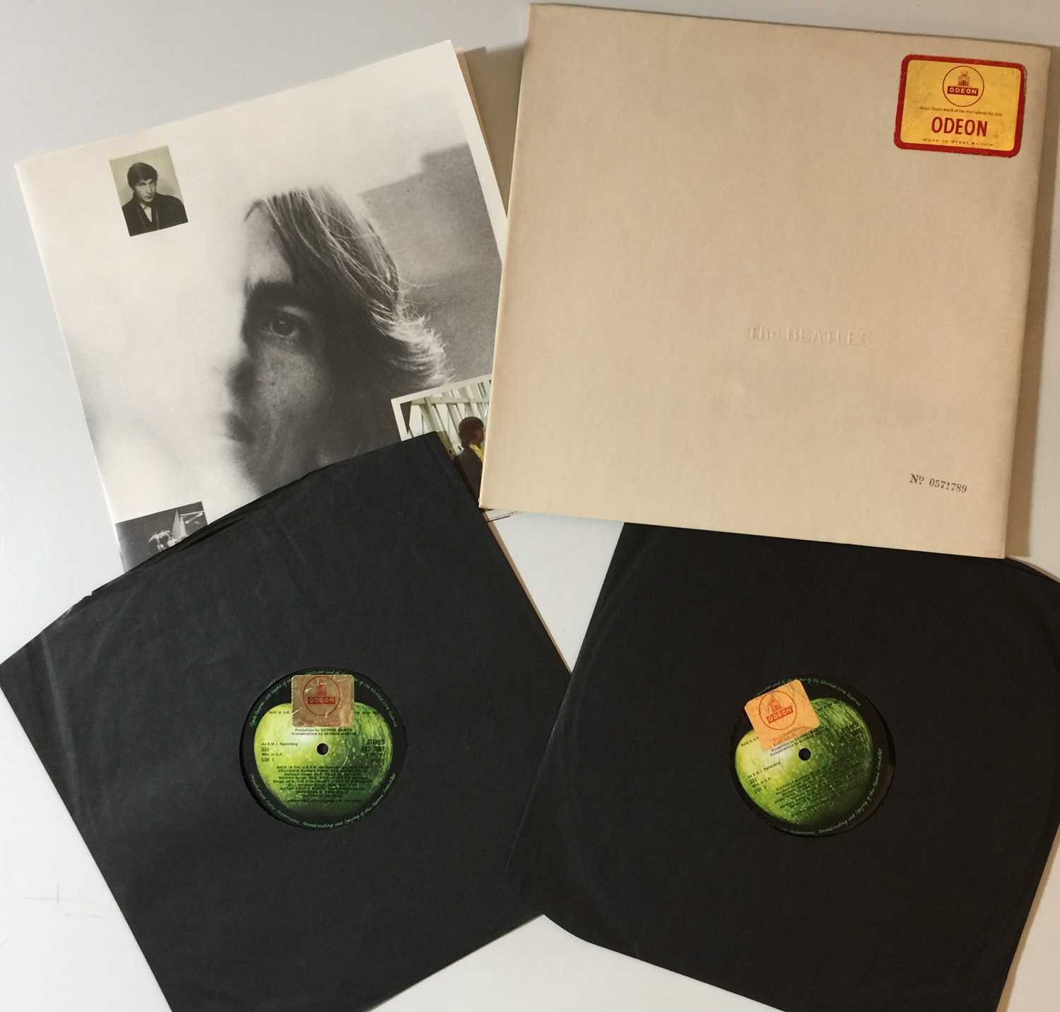 Lot 10 - THE BEATLES - WHITE ALBUM LP (ORIGINAL UK/EU APPLE ODEON EXPORT - PCS 7067/8)