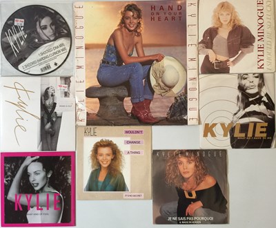 Lot 907 - KYLIE MINOGUE/CYNDI LAUPER - 7" COLLECTION