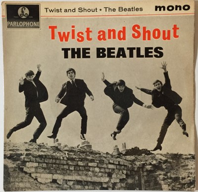 Lot 1 - THE BEATLES - TWIST AND SHOUT EP - MISPRESSING WITH GERRY AND THE PACEMAKERS (GEP 8882)