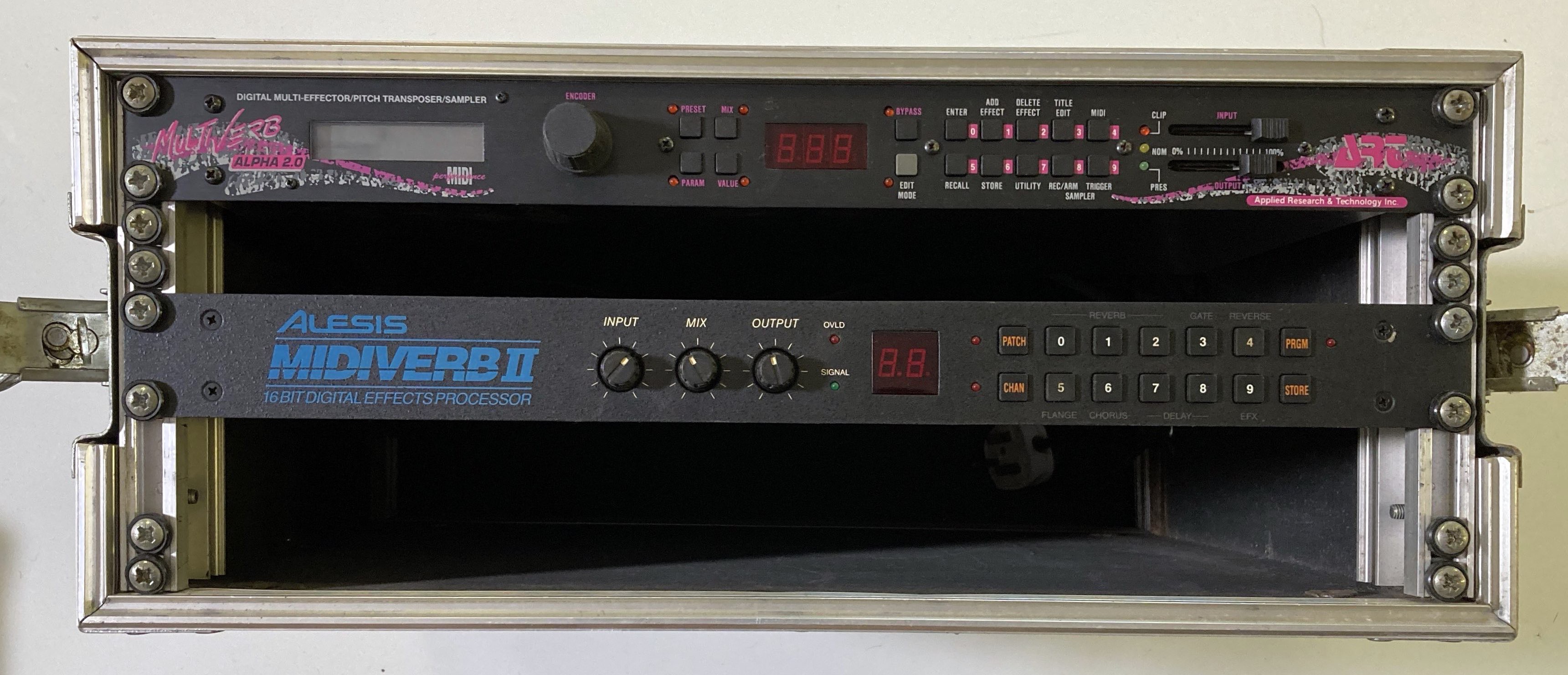 Lot 19 DIGITAL EFFECTS UNITS IN FLIGHT CASE