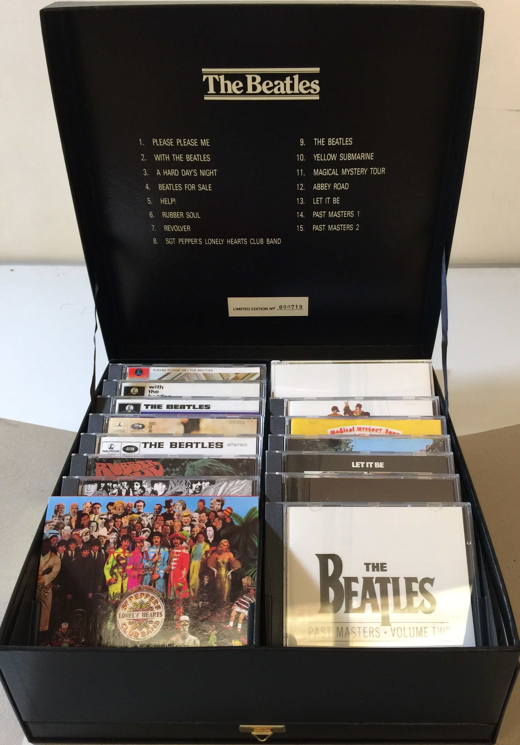 Compact Disc Collection Display Lot 39 - THE BEATLES - COMPLETE COMPACT DISC