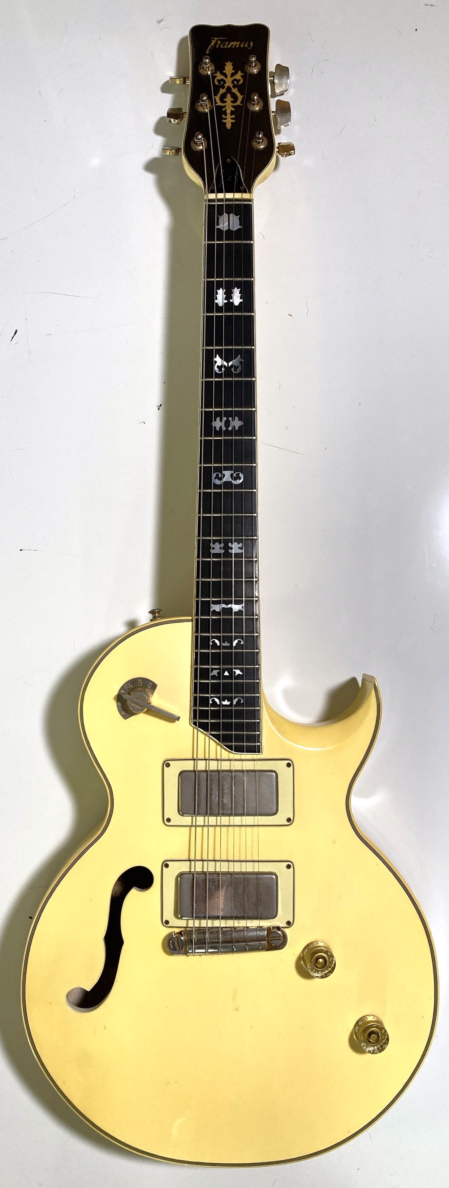 Lot 261 - FRAMUS - JAN AKKERMAN SIGNATURE ELECTRIC