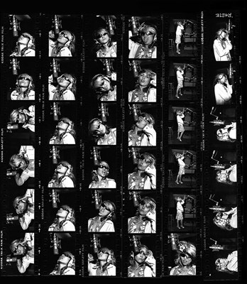 Lot 174 - DEBBIE HARRY / BLONDIE - MARTYN GODDARD CONTACT SHEET PHOTO PRINT.