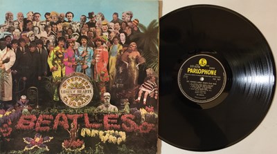 Lot 1266 - THE BEATLES - SGT. PEPPER'S LONELY HEARTS CLUB BAND LP (ORIGINAL UK 'WIDE SPINE' COPY - PCS 7027)