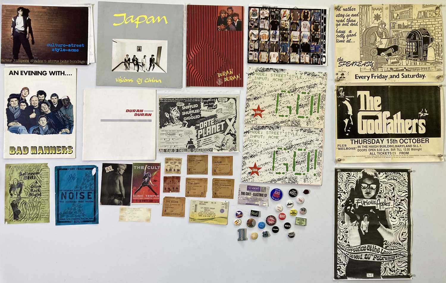 Lot 185 - CONCERT MEMORABILIA - BADGES / PROGRAMMES / T-SHIRTS - PUNK AND NEW WAVE.