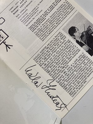 Lot 272 - CONCERT PROGRAMMES - SIGNED EXAMPLES INC SUTHERLAND / PAVAROTTI.