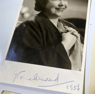 Lot 384 - YVONNE ARNAUD (1890 - 1958).