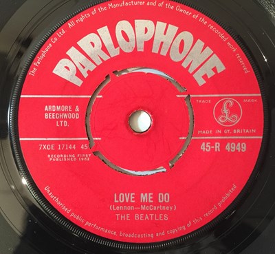 Lot 12 - THE BEATLES - LOVE ME DO 7'' (ORIGINAL UK PRESSING - PARLOPHONE 45-R 4949)