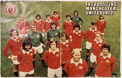 Lot 20 - MANCHESTER UNITED - A SIGNED 1972 MAGAZINE.