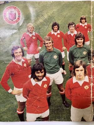 Lot 20 - MANCHESTER UNITED - A SIGNED 1972 MAGAZINE.