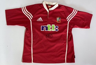 Lot 25 - RUGBY UNION - A BRTISH LIONS SHIRT SIGNED BY JASON ROBINSON.