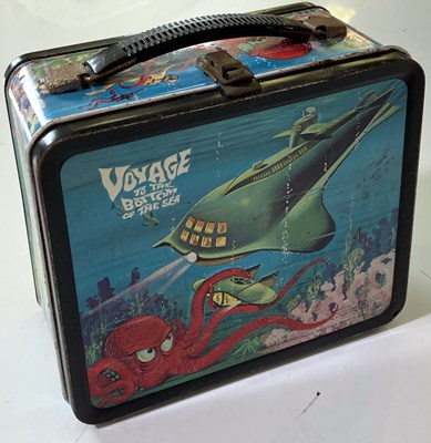 Lot 128 - VOYAGE TO THE BOTTOM OF THE SEA - ORIGINAL PROMOTIONAL LUNCHBOX AND FLASK.