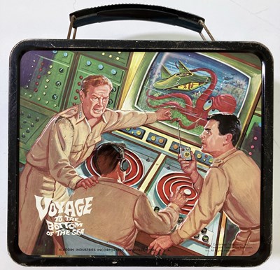 Lot 128 - VOYAGE TO THE BOTTOM OF THE SEA - ORIGINAL PROMOTIONAL LUNCHBOX AND FLASK.