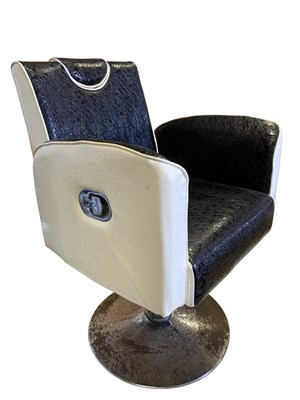 Lot 461 - NOEL GALLAGHER SIGNED BARBERS CHAIR FROM BURNAGE