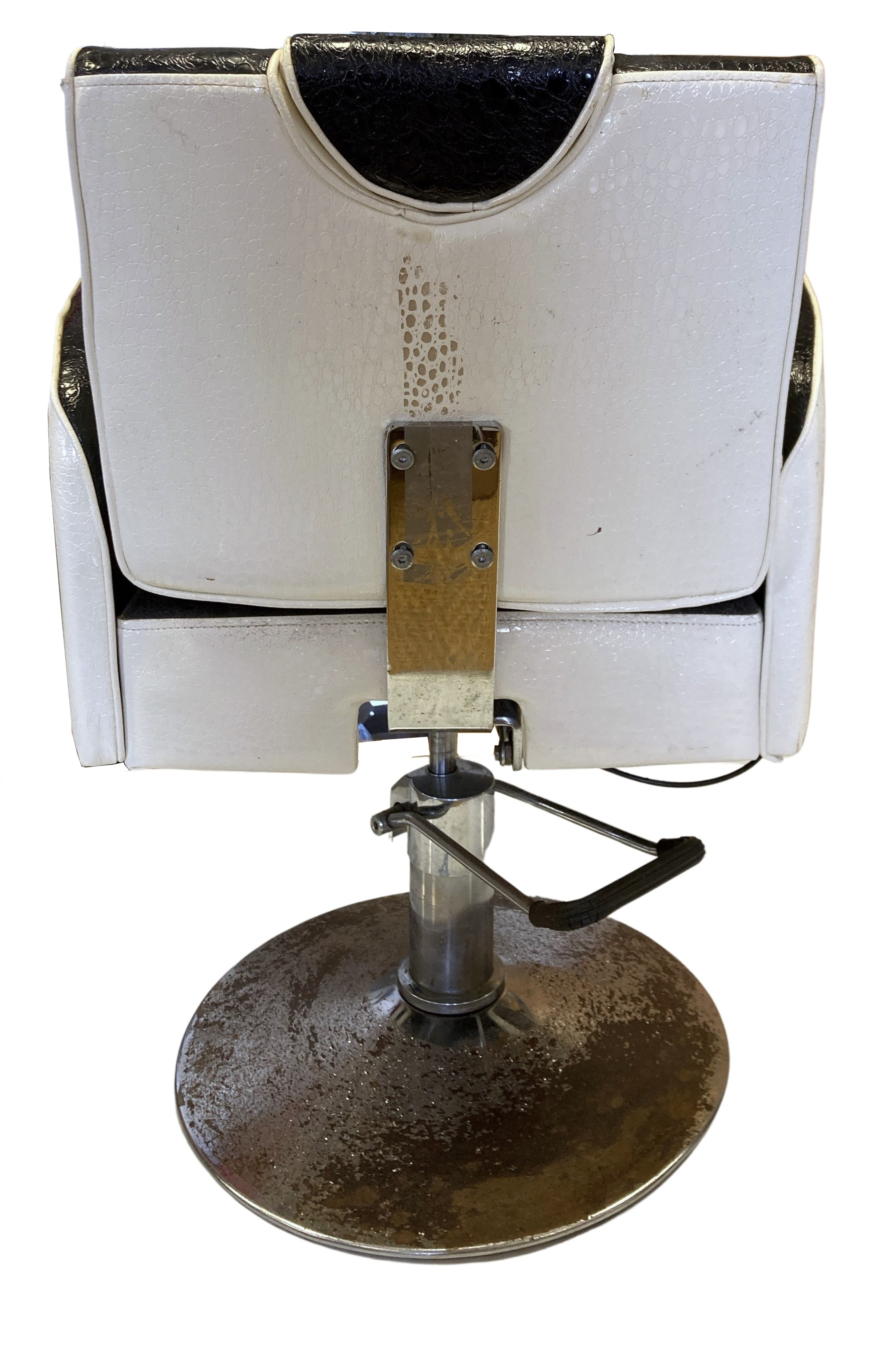 Lot 461 NOEL GALLAGHER SIGNED BARBERS CHAIR FROM