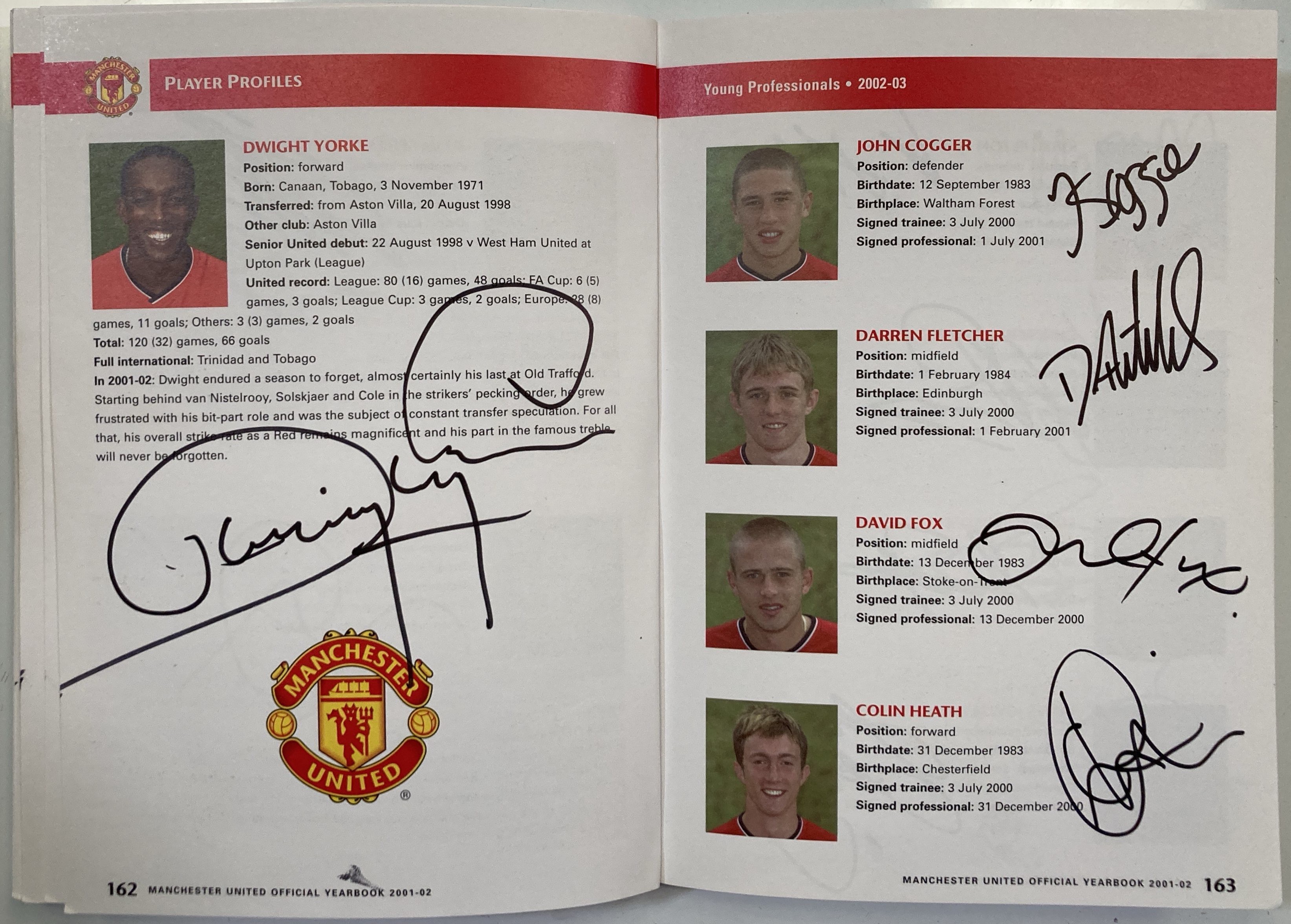 Lot 29 - MANCHESTER UNITED - A MULTI SIGNED 2002