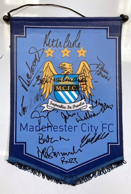 Lot 34 - MANCHESTER CITY FC - A SIGNED CLUB PENNANT.
