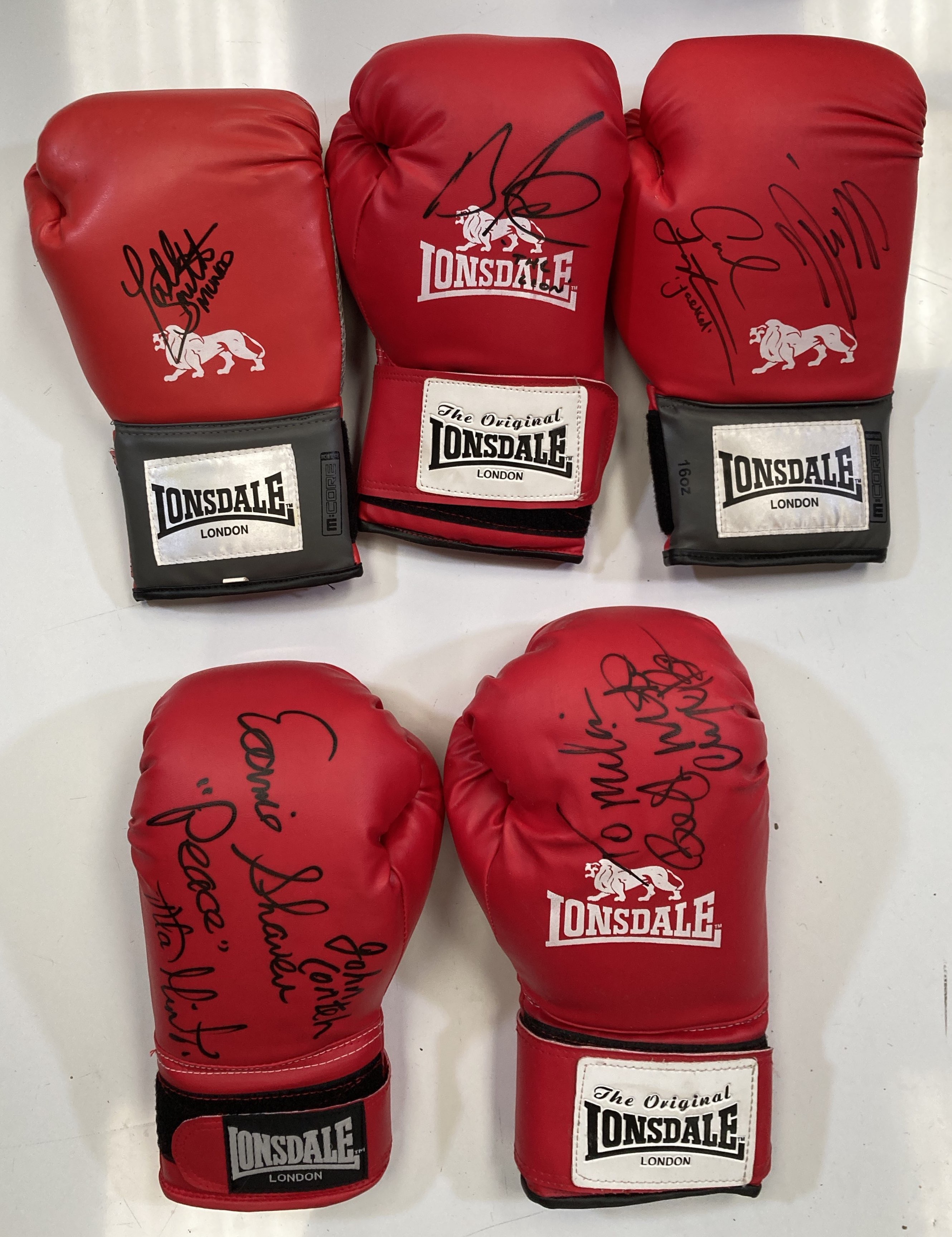 Lot 45 SIGNED BOXING GLOVES BELT HOLDERS / WORLD