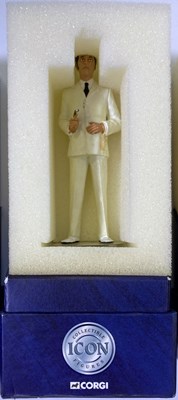 Lot 218 - JAMES BOND CORGI ICONS/ BATMAN COLLECTABLES.