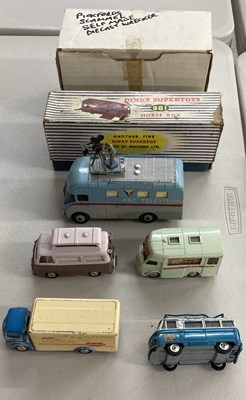 Lot 53 - DINKY AND CORGI - COLLECTABLE MODELS INC 981 HORSE BOX.