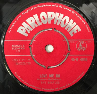 Lot 693 - THE BEATLES - LOVE ME DO - 45-R 4949 - 7" RARITY