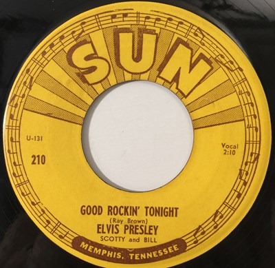 Lot 252 - ELVIS PRESLEY - GOOD ROCKIN' TONIGHT 7" (ORIGINAL US MISPRINT COPY - SUN 210)