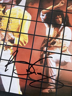 Lot 310 - QUEEN / BRIAN MAY - SIGNED 7"/12".