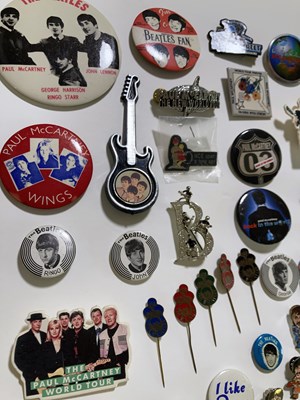 Lot 551 - THE BEATLES - ORIGINAL PIN BADGES.