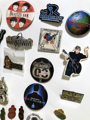 Lot 551 - THE BEATLES - ORIGINAL PIN BADGES.