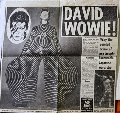 Lot 372 - DAVID BOWIE MEMORABILIA.