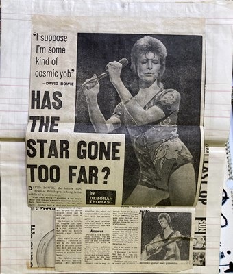 Lot 372 - DAVID BOWIE MEMORABILIA.