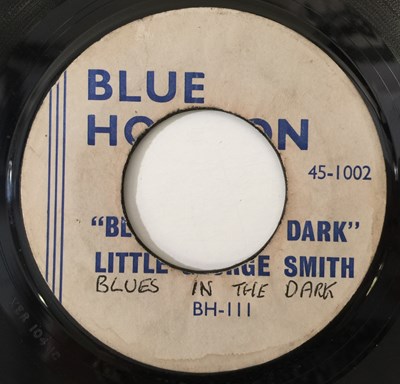 Lot 52 - LITTLE GEORGE SMITH - BLUES IN THE DARK 7" (BLUES - BLUE HORIZON 45-1002)