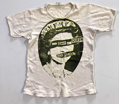 Lot 419 - SEX PISTOLS - VINTAGE GOD SAVE THE QUEEN T-SHIRT.