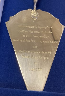 Lot 198 - MANCHESTER CITY/ETIHAD STADIUM - COMMEMORATIVE 'TOPPING OUT' TROWEL