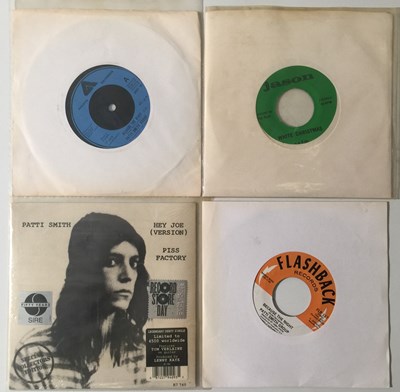 Lot 325 - PATTI SMITH - LP/12"/7" COLLECTION