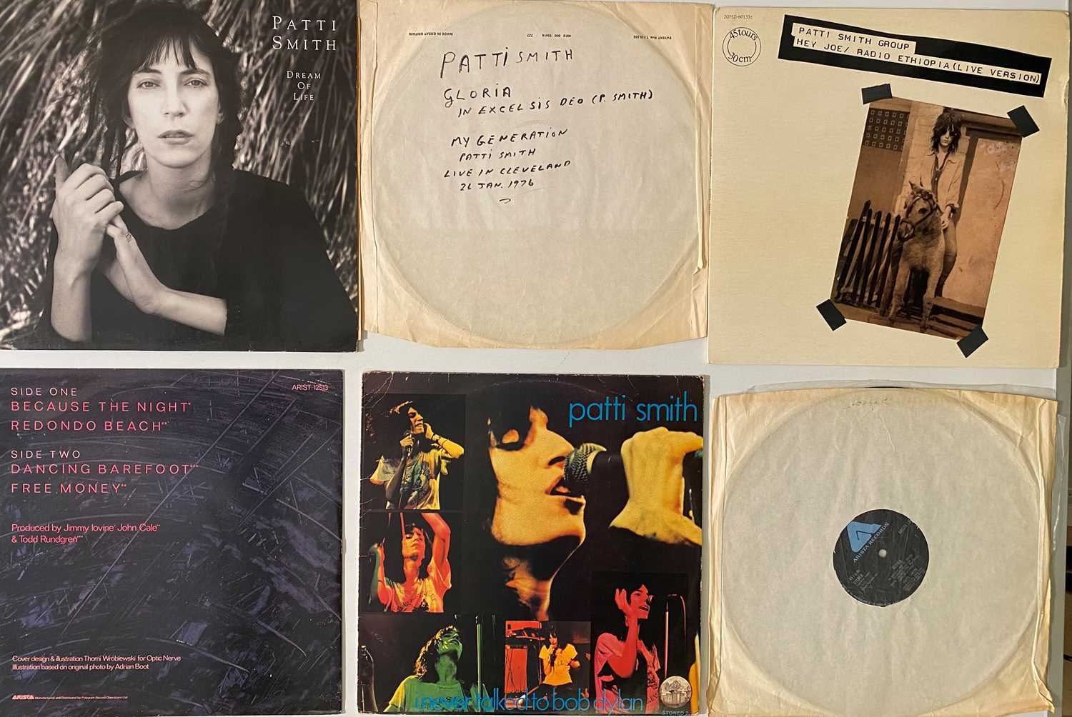 Lot 325 - PATTI SMITH - LP/12