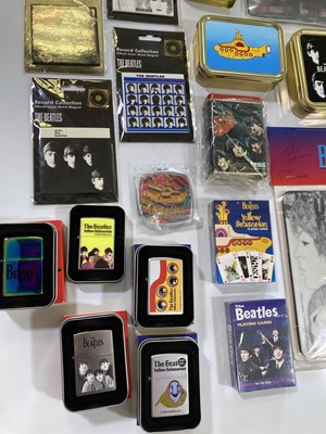 Lot 133 - THE BEATLES COLLECTABLES.