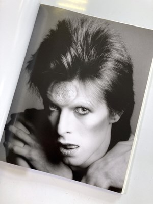 Lot 116 - DAVID BOWIE - MASAYOSHI SUKITA - KI BOOK.