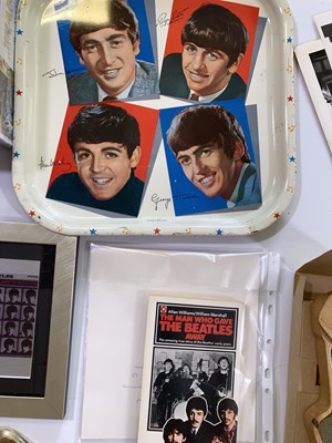 Lot 142 - BEATLES MEMORABILIA AND COLLECTABLES INC WORCESTER WARE / WATCH.