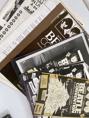Lot 142 - BEATLES MEMORABILIA AND COLLECTABLES INC WORCESTER WARE / WATCH.