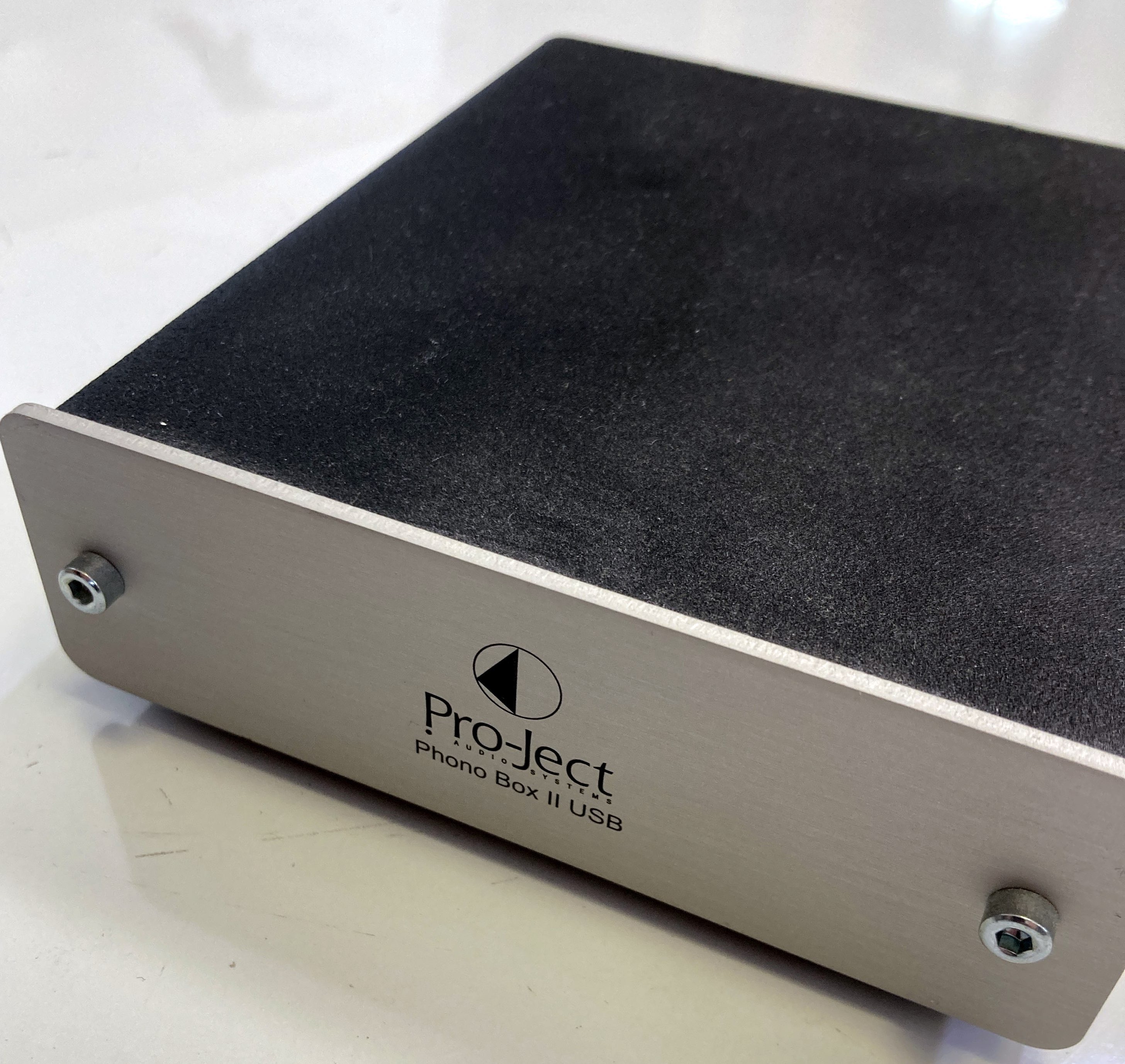 Lot 14 KEF SUBWOOFER & PROJECT TURNTABLE INC PROJECT