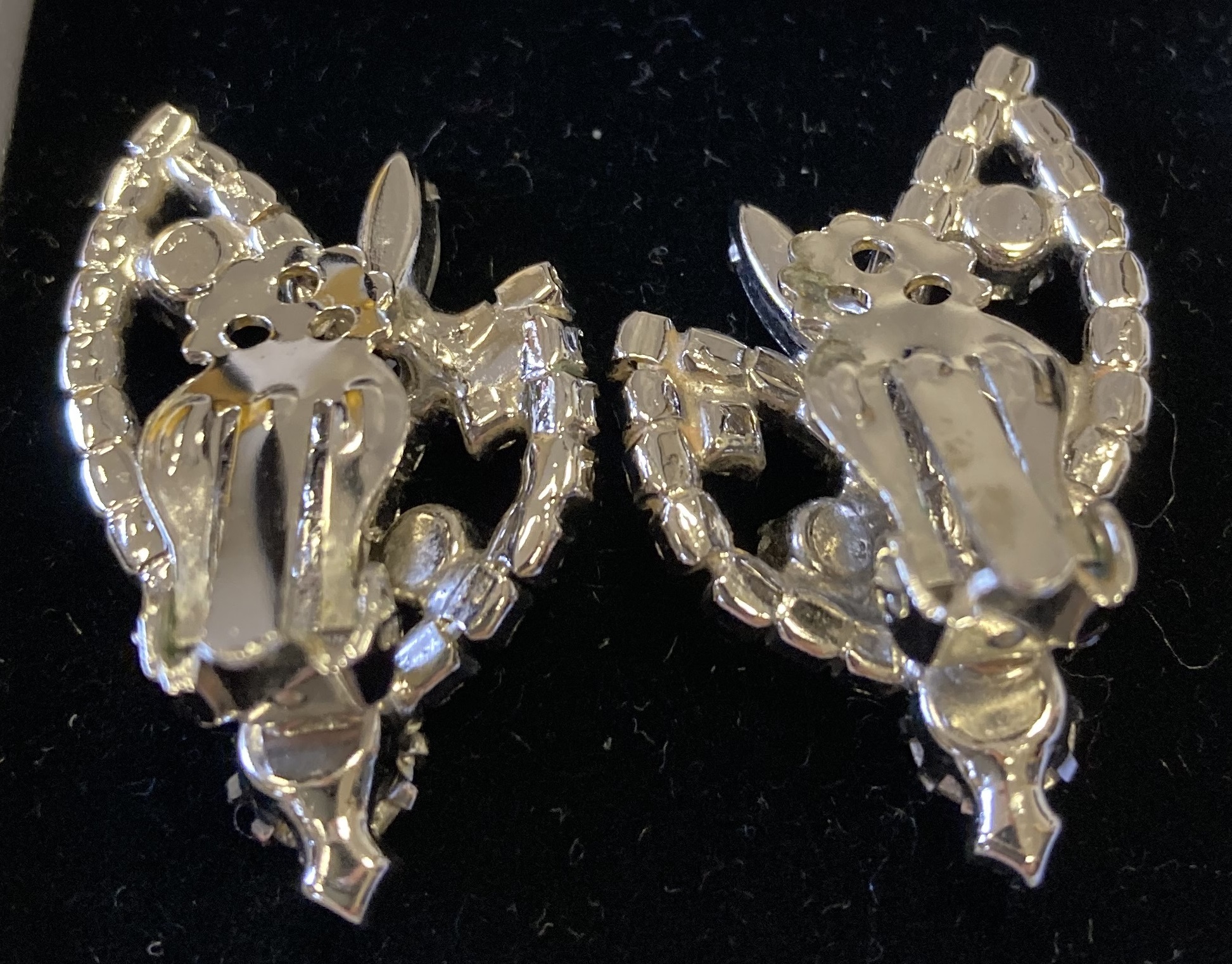 Lot 90 - AVA GARDNER OWNED CRYSTAL EARRINGS