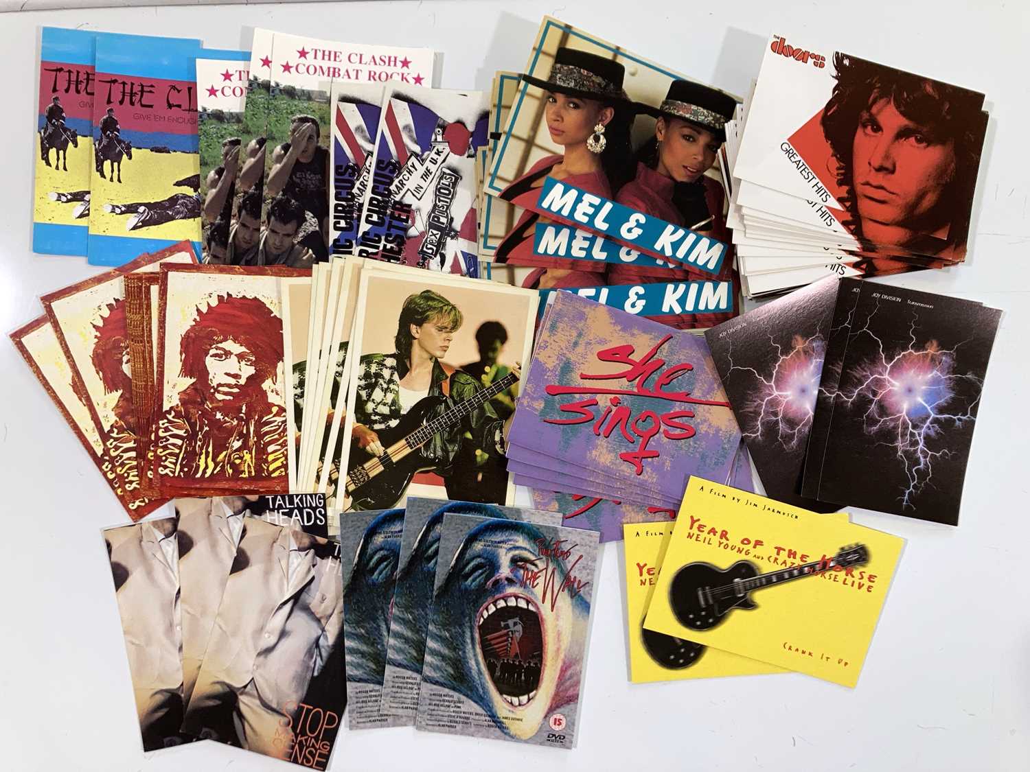 Lot 70 - POP / ROCK AND DANCE POSTCARDS.