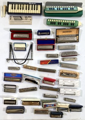 Lot 20 - HARMONICA / MELODICA COLLECTION INC HOHNER.