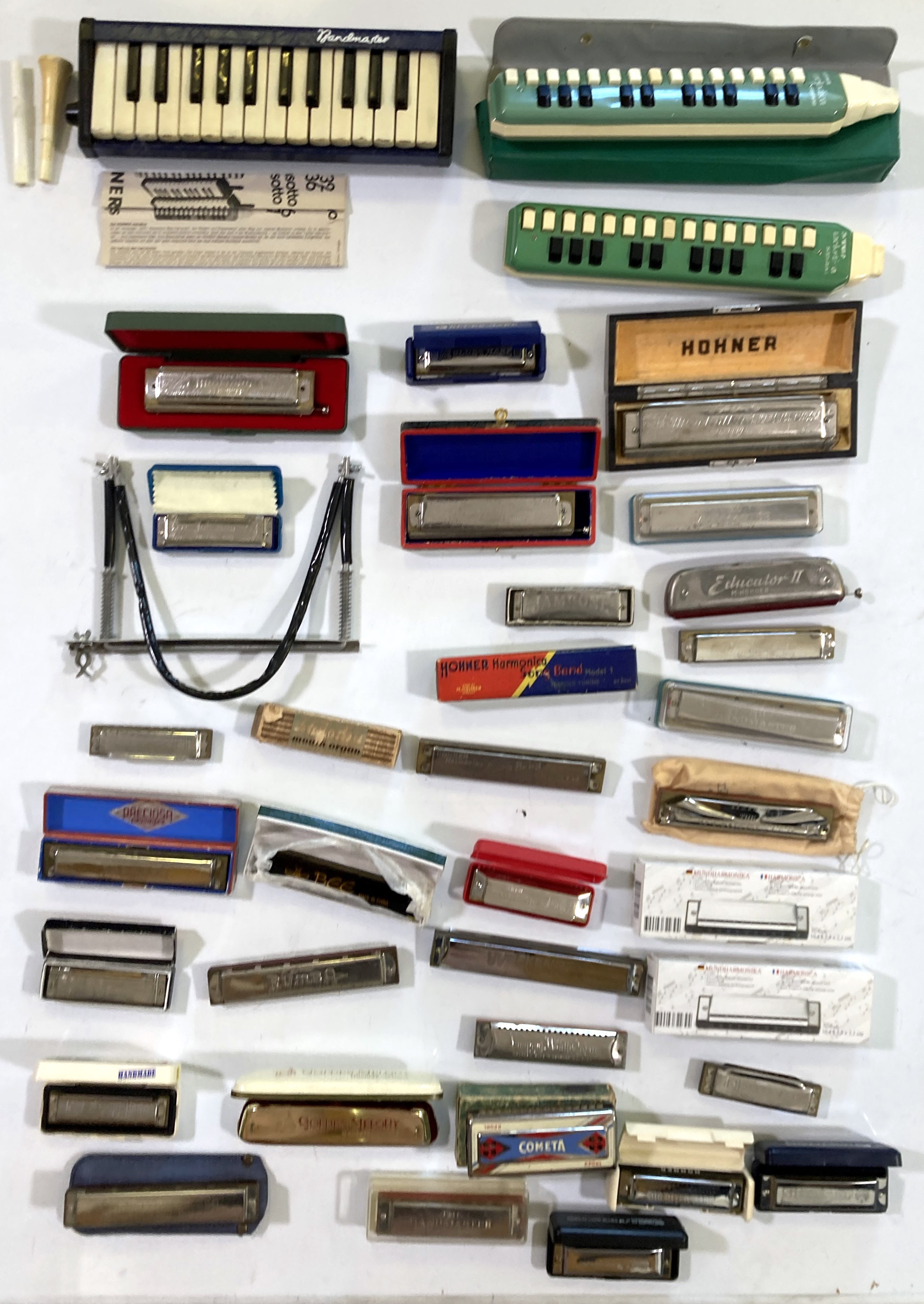 Lot 20 HARMONICA / MELODICA COLLECTION INC HOHNER.