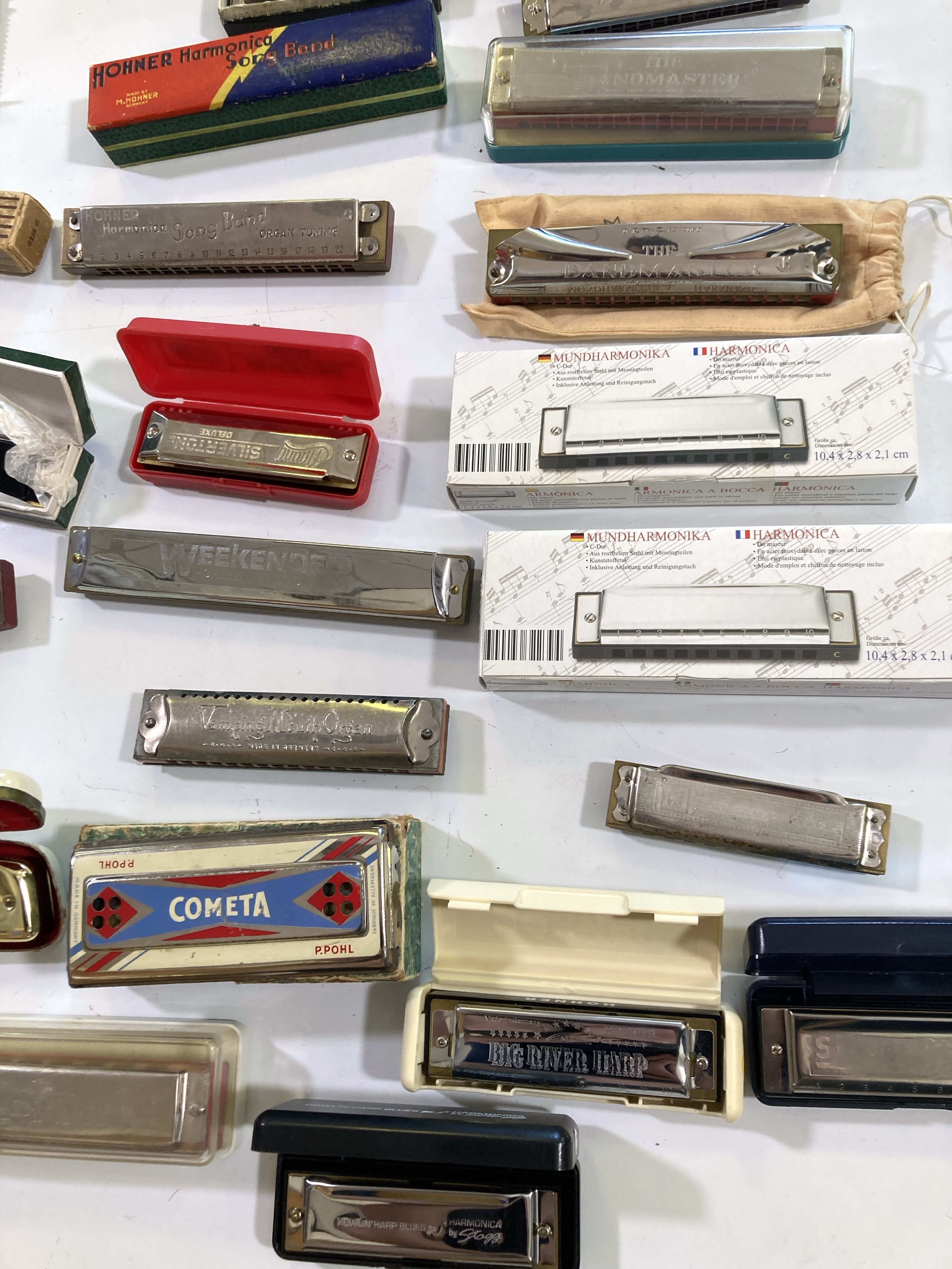 Lot 20 HARMONICA / MELODICA COLLECTION INC HOHNER.