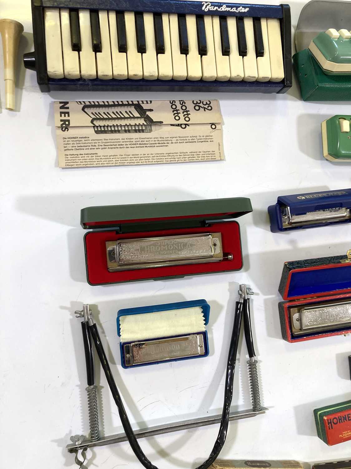 Lot 20 HARMONICA / MELODICA COLLECTION INC HOHNER.